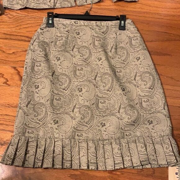 Perceptions size 6p two piece suit - Picture 2 of 9